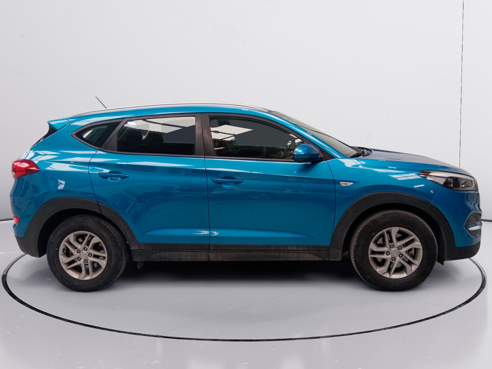 Hyundai Tucson 1.7 CRDi BlueDrive Essence 4x2 - foto 2