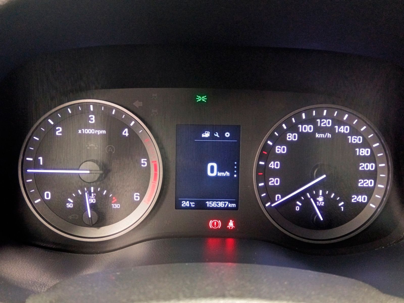 Hyundai Tucson 1.7 CRDi BlueDrive Essence 4x2 - foto 16