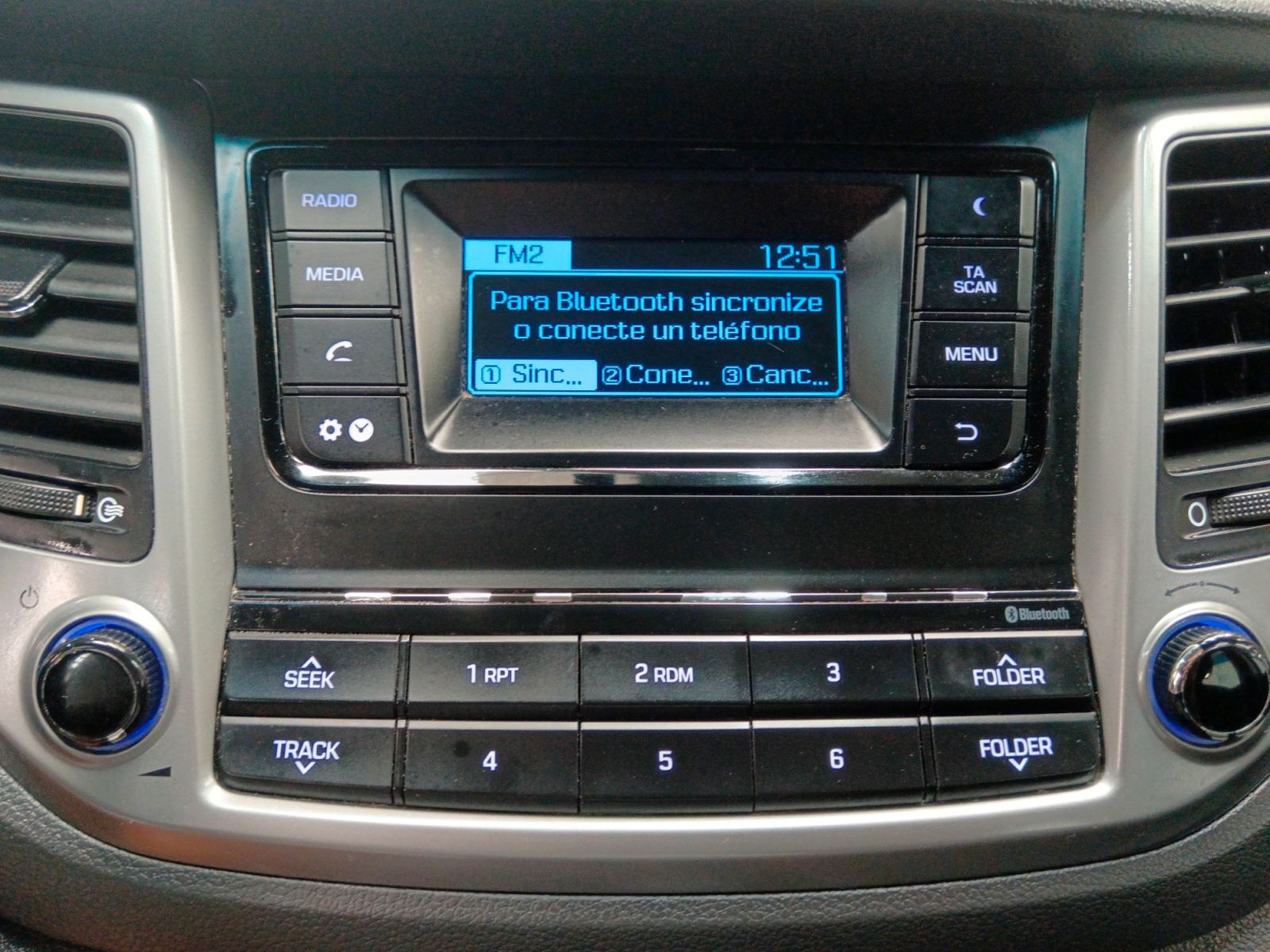 Hyundai Tucson 1.7 CRDi BlueDrive Essence 4x2 - foto 19