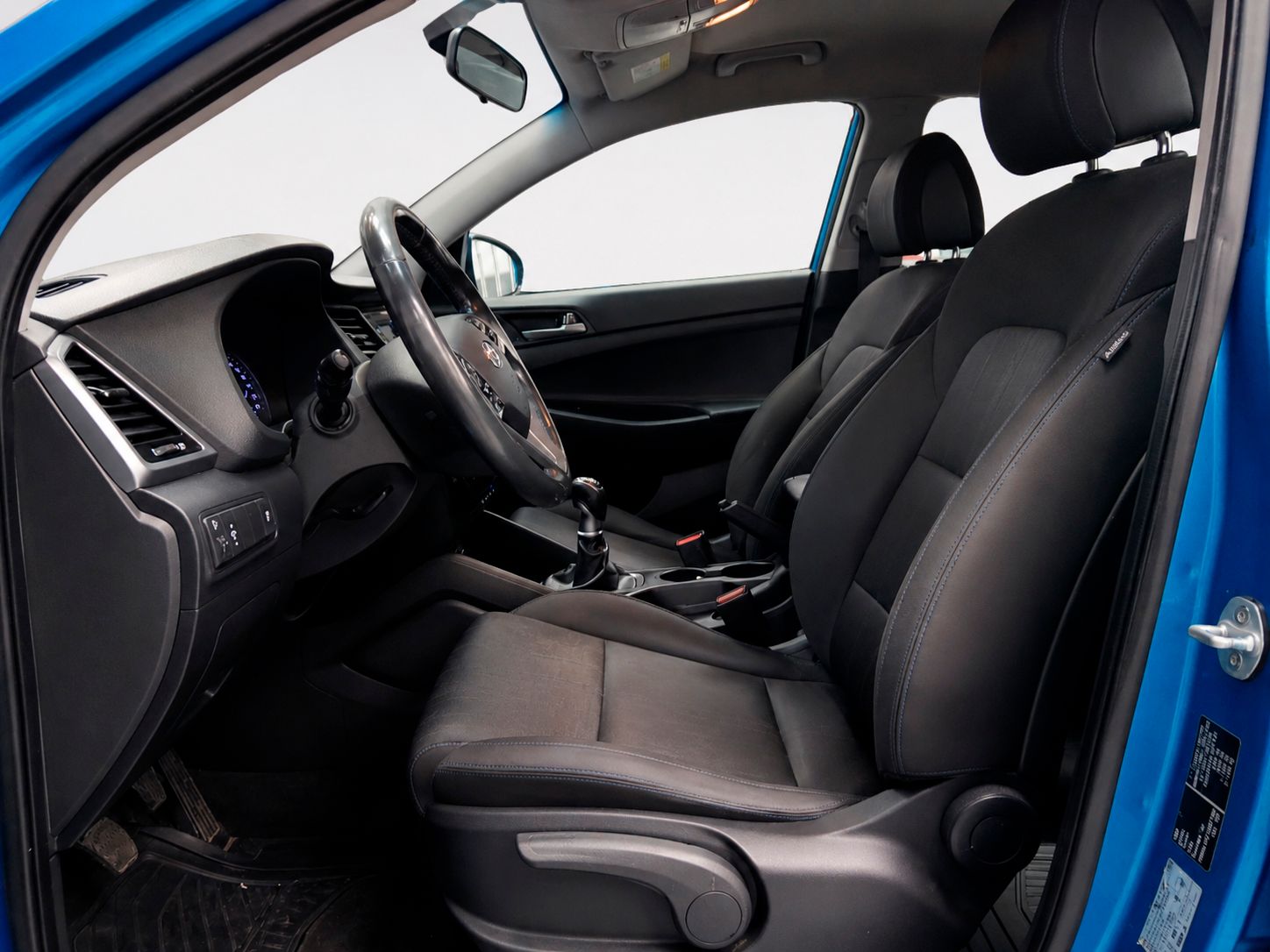 Hyundai Tucson 1.7 CRDi BlueDrive Essence 4x2 - foto 11