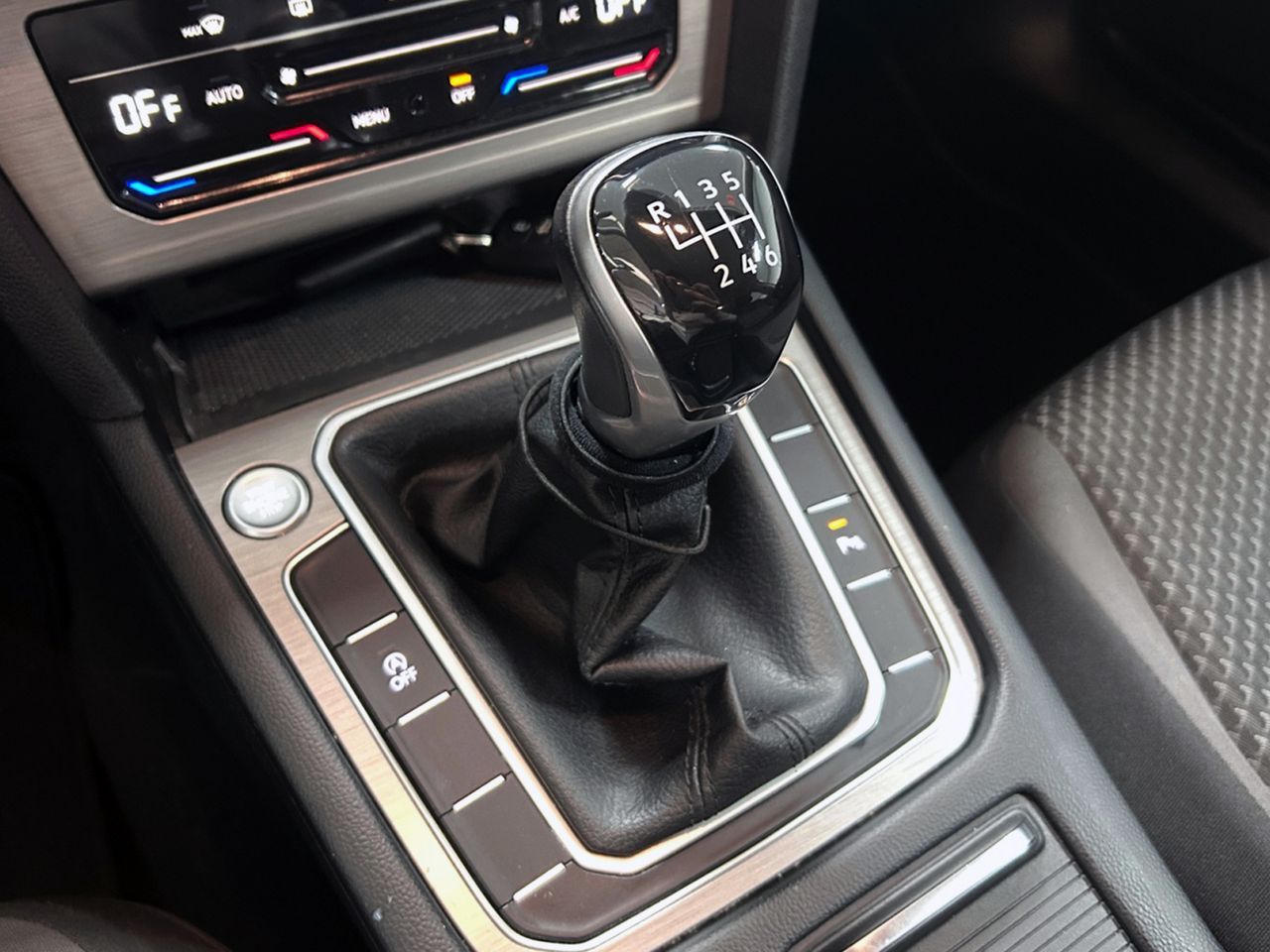 Volkswagen Passat Business 2.0 TDI - foto 15