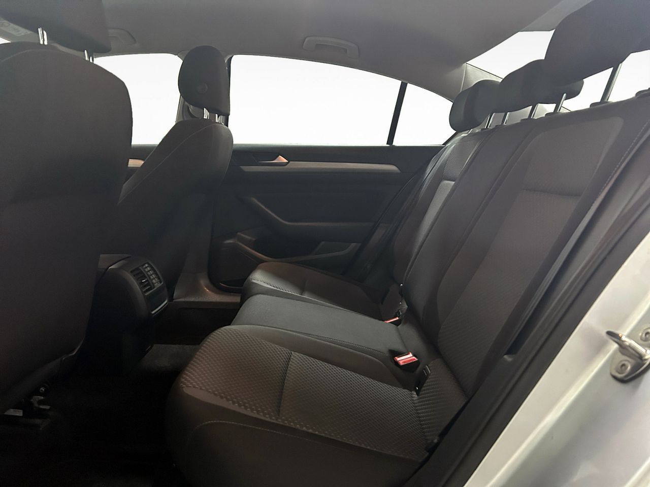 Volkswagen Passat Business 2.0 TDI - foto 12