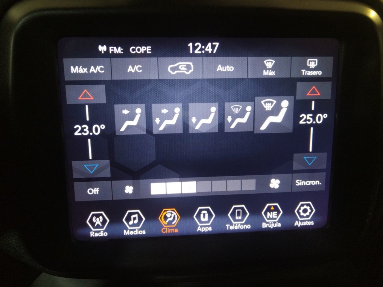 Jeep Renegade eHybrid 1.5 Limited ATX - foto 18
