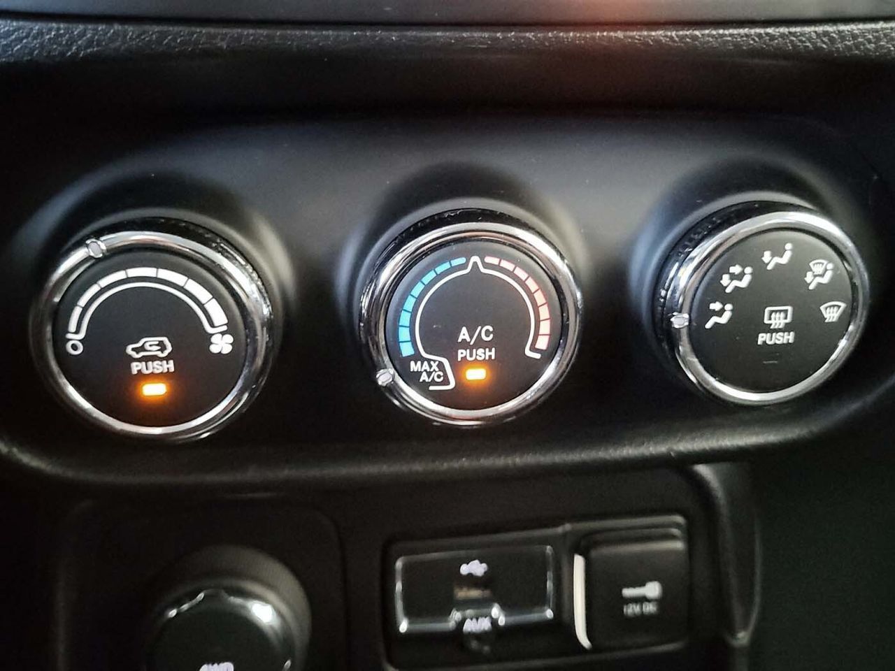 Jeep Renegade 2.0 MultiJet Night Eagle 4x4 Active Drive - foto 18