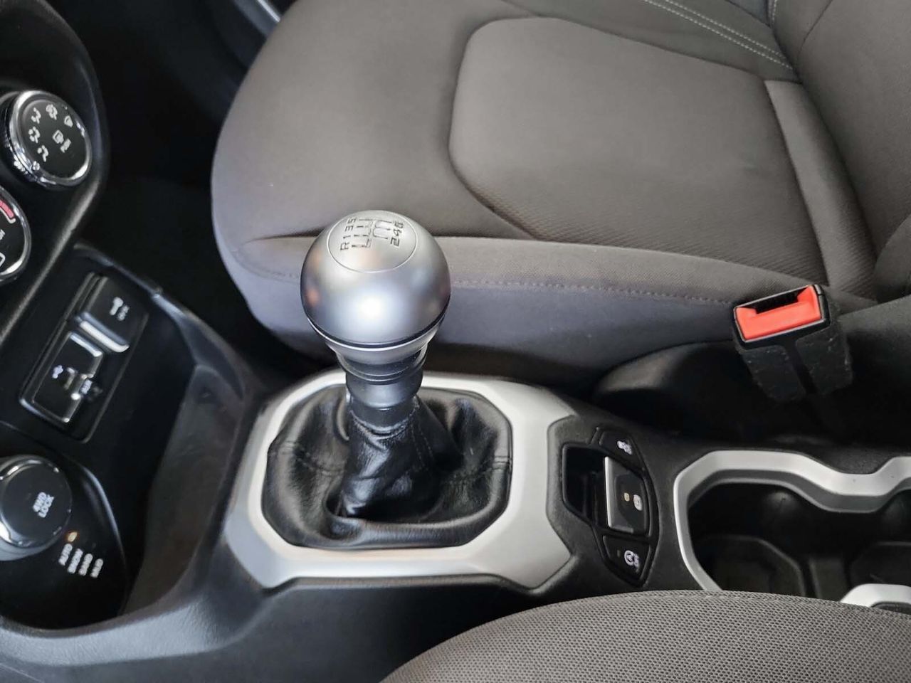 Jeep Renegade 2.0 MultiJet Night Eagle 4x4 Active Drive - foto 13