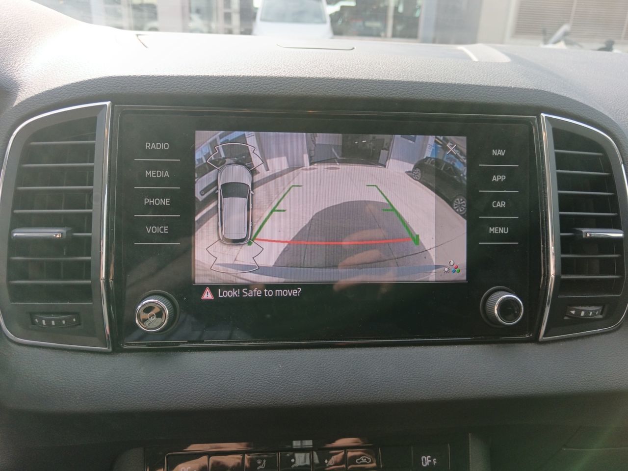 Škoda Karoq 2.0 TDI Selection - foto 18