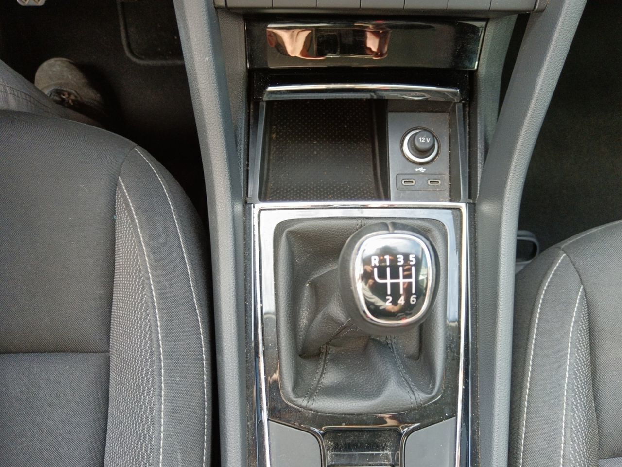 Škoda Karoq 2.0 TDI Selection - foto 13
