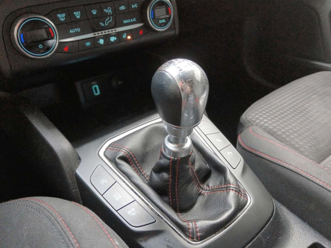 Ford Focus 1.0 EcoBoost ST-Line - foto 12