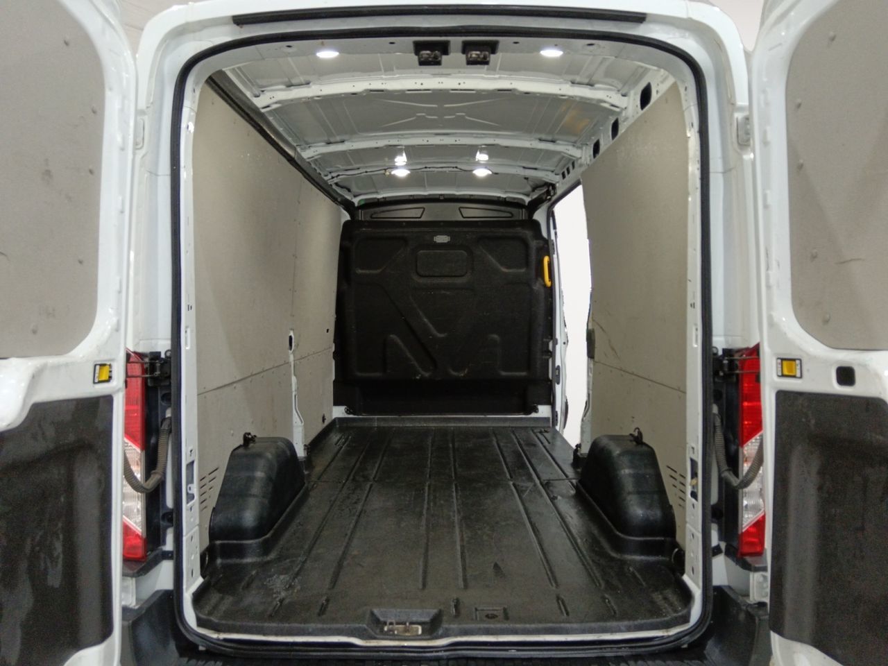 Ford Transit Furgon 350 L3H2 Trend - foto 12