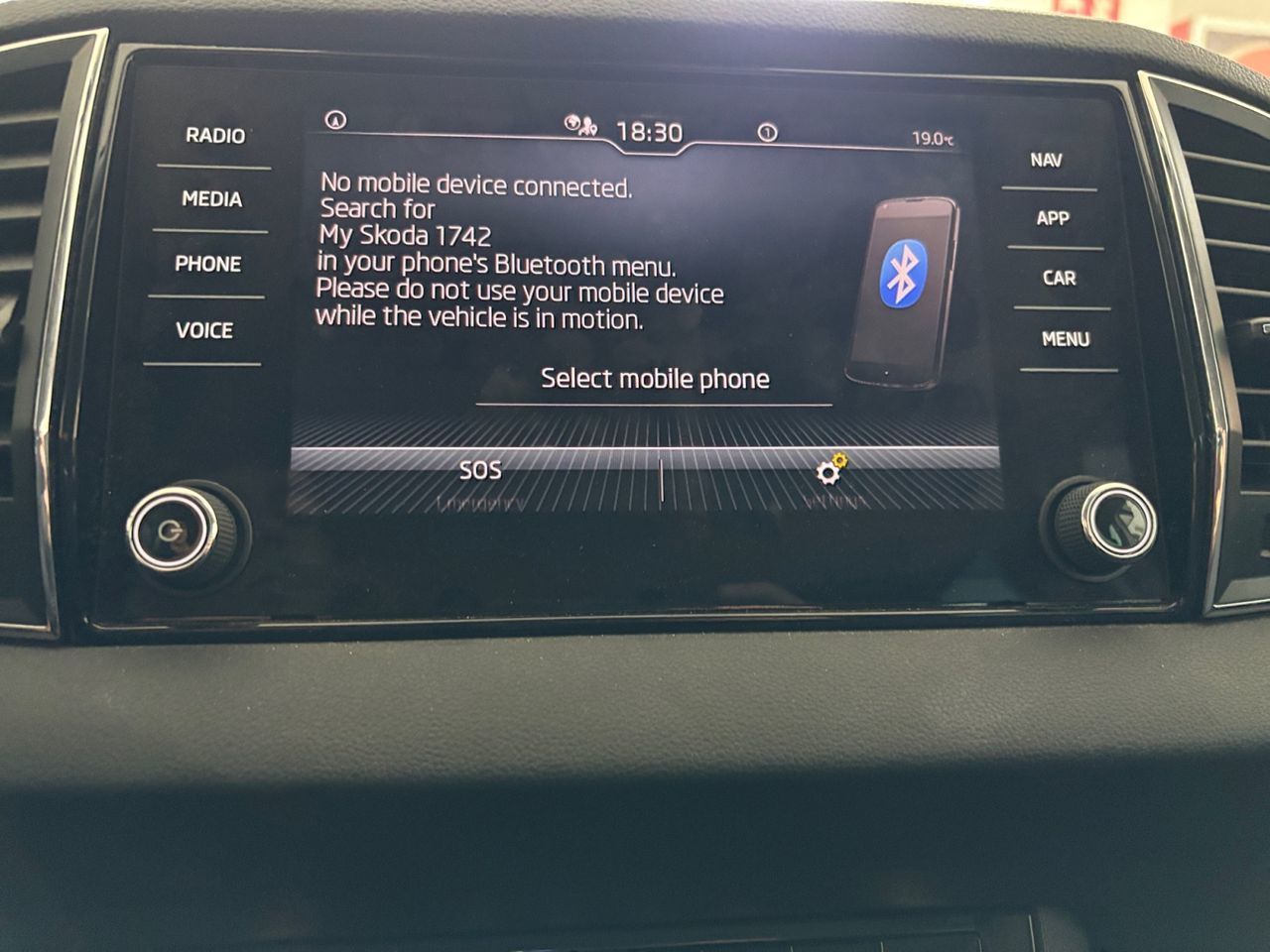 Škoda Karoq 2.0 TDI Selection - foto 17