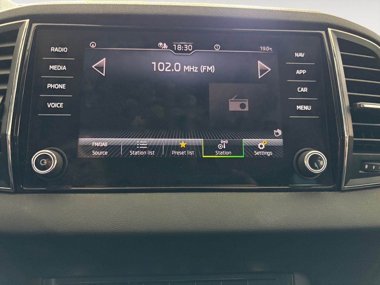 Škoda Karoq 2.0 TDI Selection - foto 16