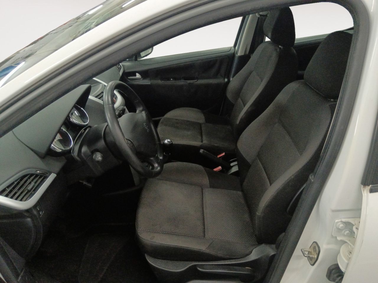 Peugeot 207 1.4 HDi Active FAP - foto 8