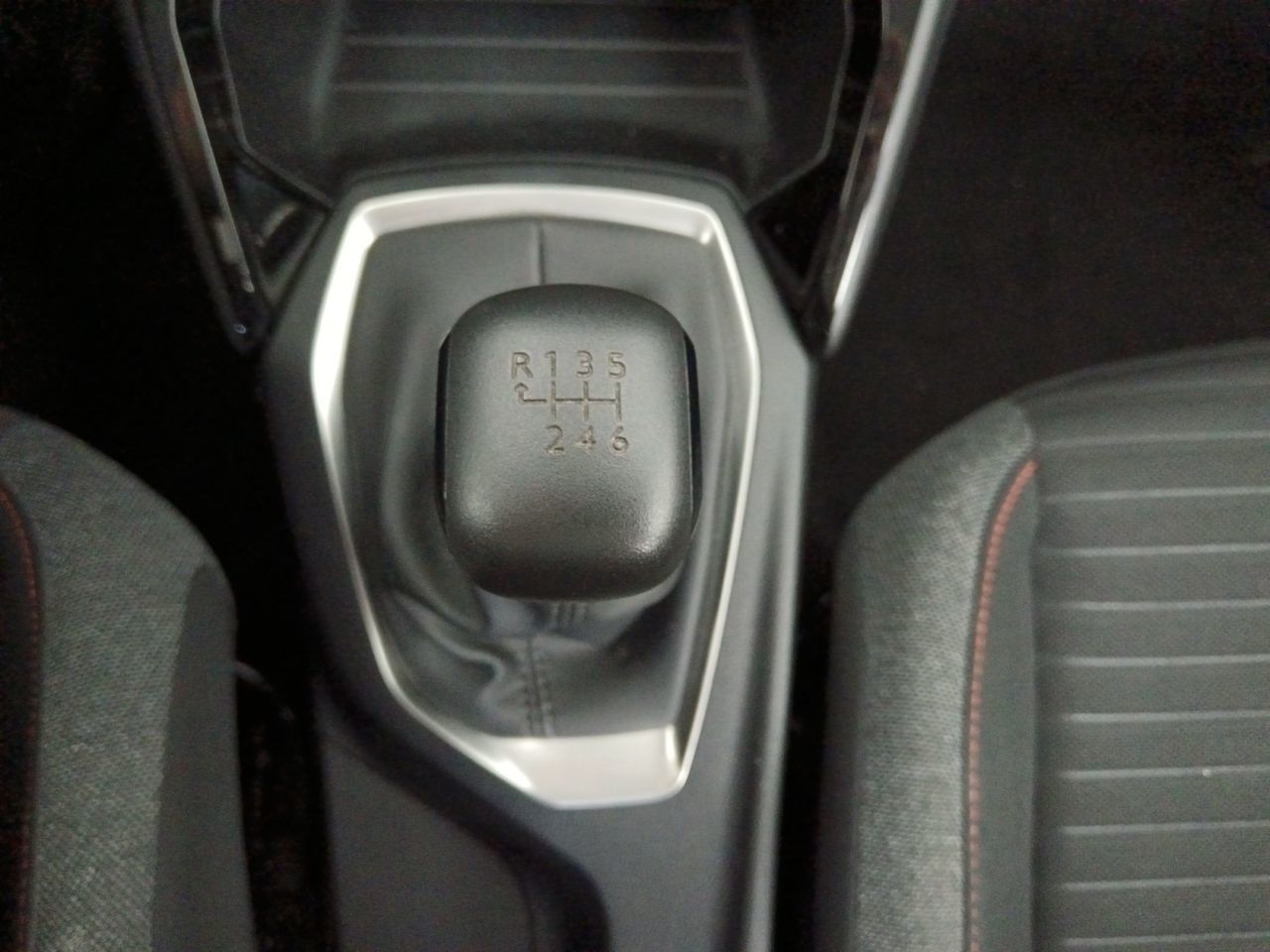 Peugeot 2008 BlueHDi 110 Active - foto 13