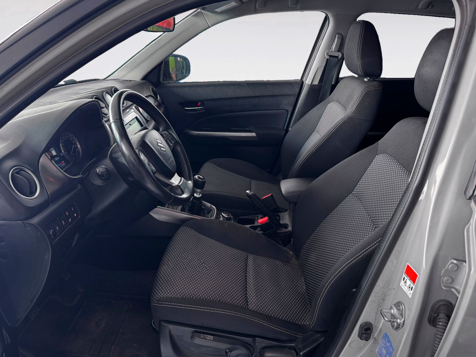 Suzuki Vitara 1.4 T Mild Hybrid GLE 4WD - foto 11