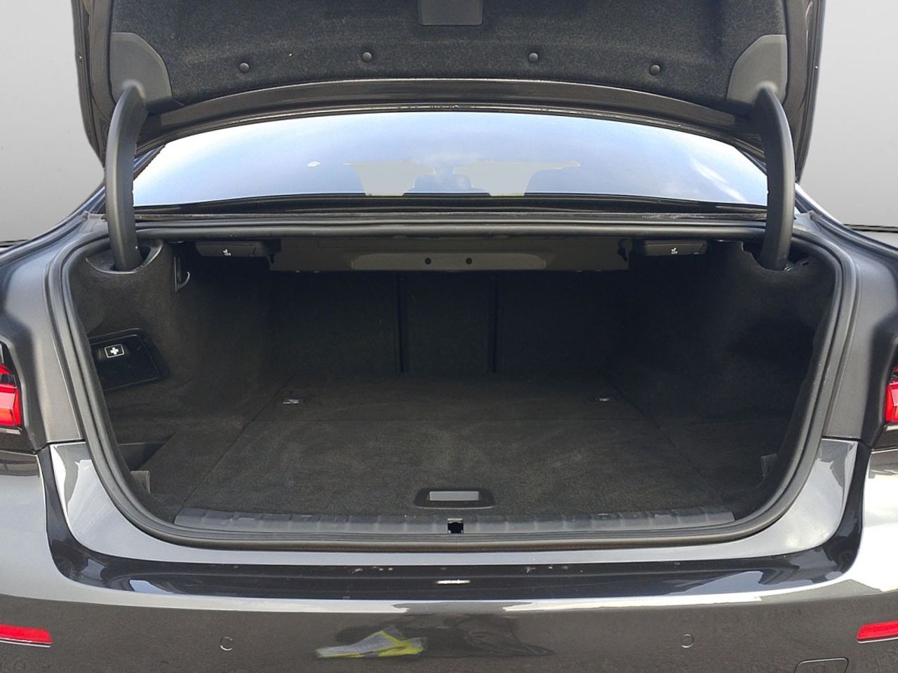 BMW Serie 5 520e - foto 11