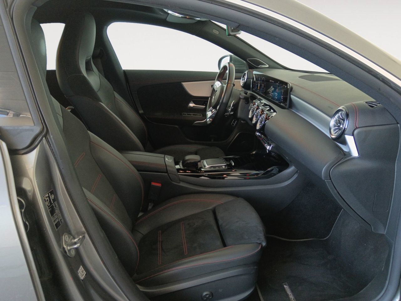 Mercedes-Benz CLA 35 AMG Shooting Brake 4Matic+ - foto 11
