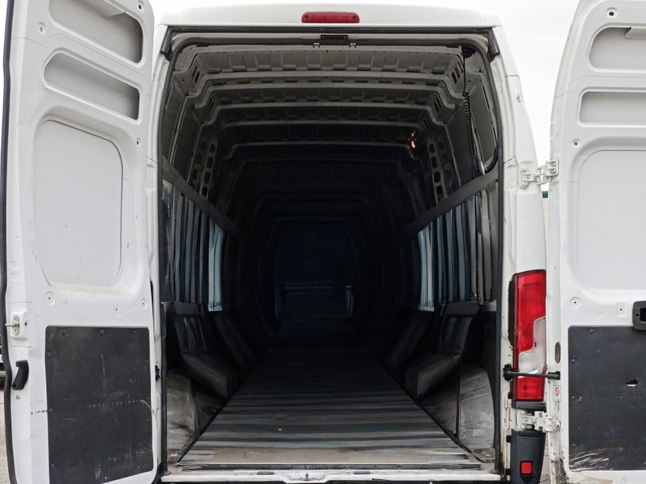 Peugeot Boxer Furgon BlueHDi 140 435 L4H3 - foto 12