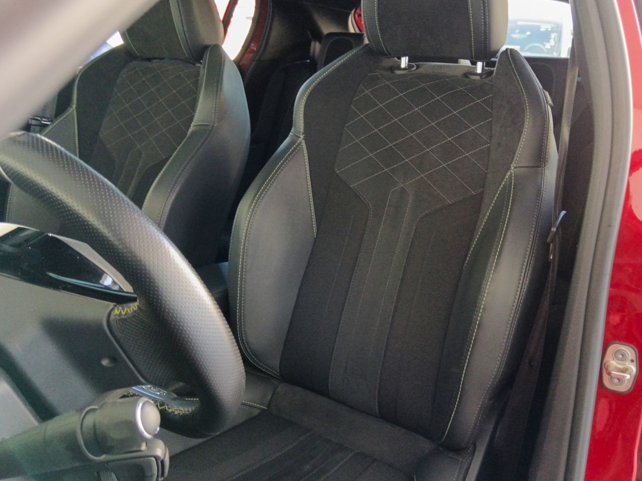 Peugeot 208 PureTech 100 GT Pack - foto 21
