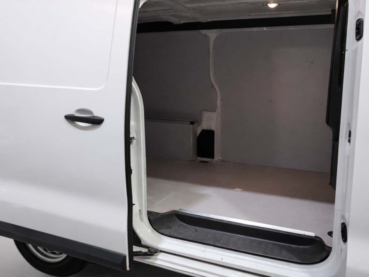 Opel Vivaro Furgon BlueHDi 120 - foto 11