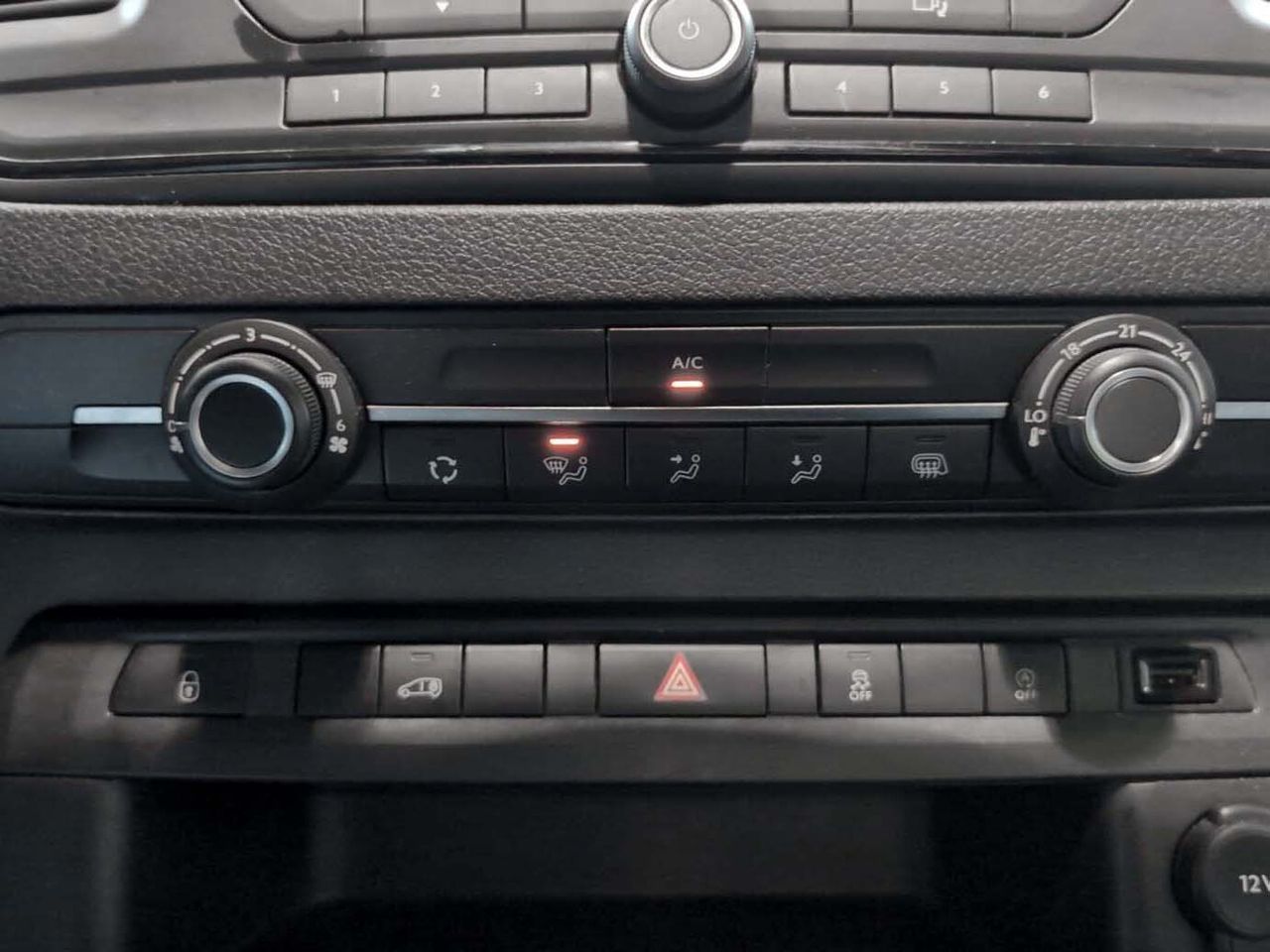 Opel Vivaro Furgon BlueHDi 120 - foto 19