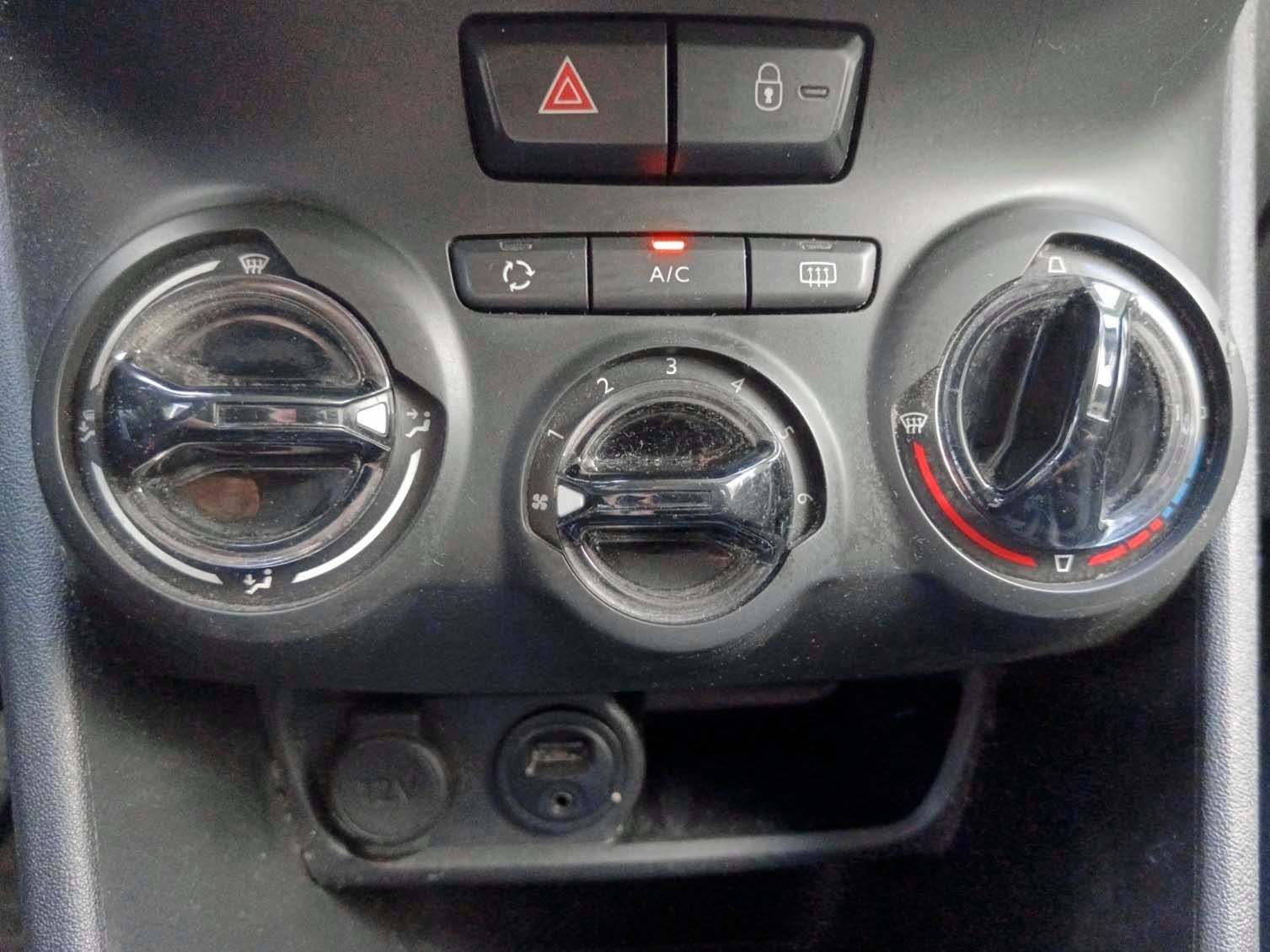 Peugeot 2008 BlueHDi 100 Style - foto 22