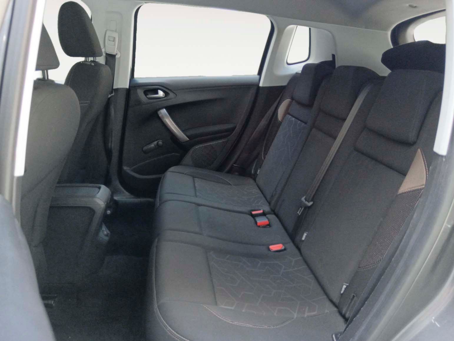 Peugeot 2008 BlueHDi 100 Style - foto 12