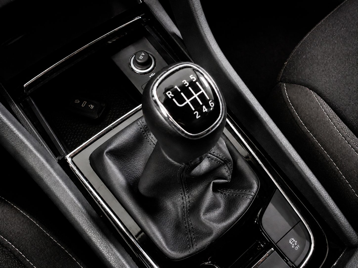 Škoda Karoq 2.0 TDI Selection - foto 15