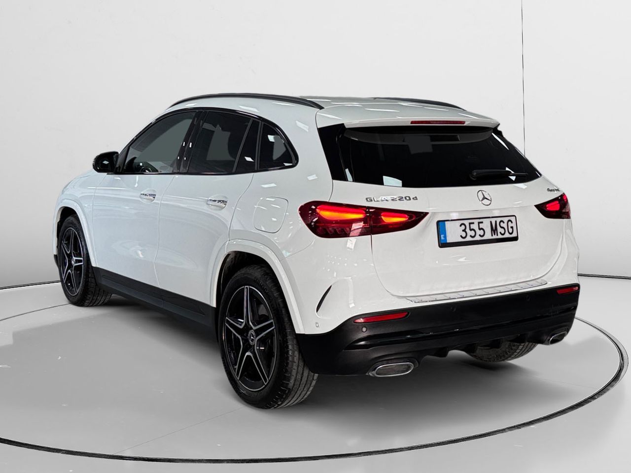 Mercedes-Benz GLA 200 D 4Matic - foto 4