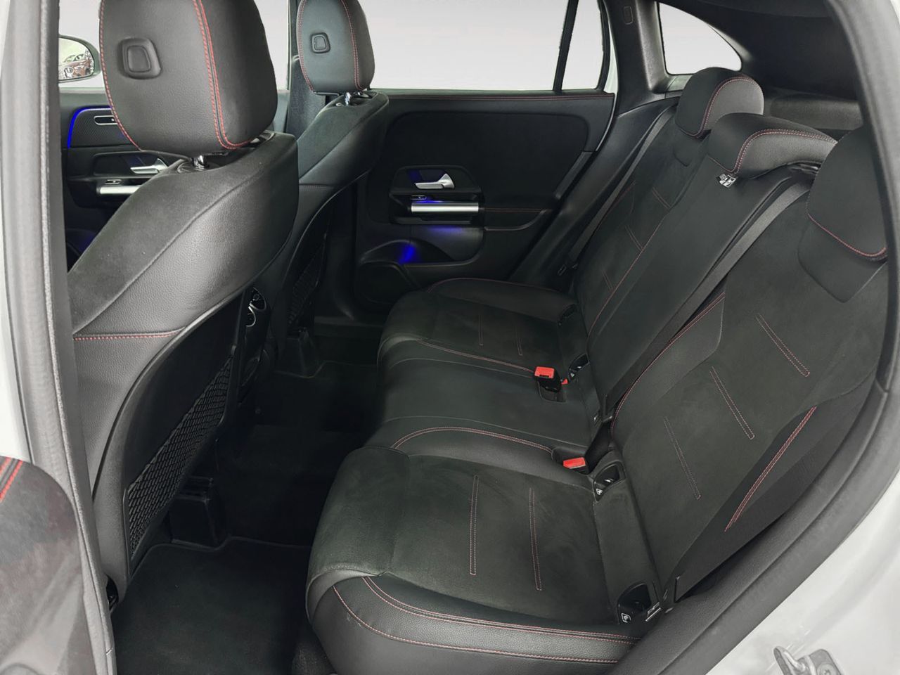 Mercedes-Benz GLA 200 D 4Matic - foto 9