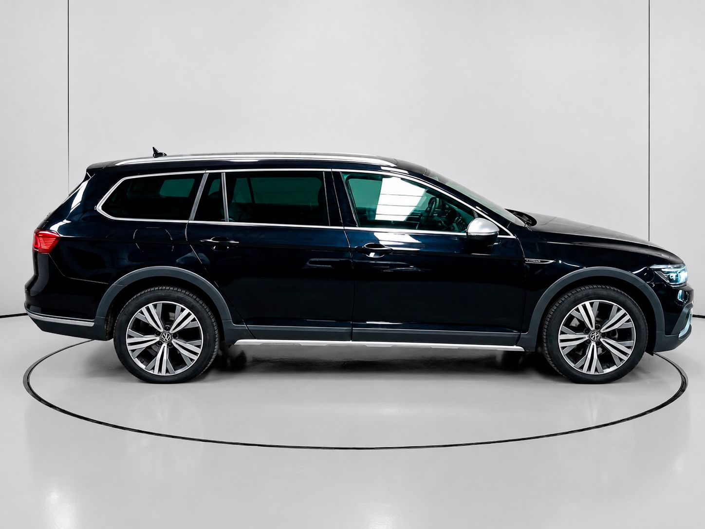 Volkswagen Passat 2.0 TDI 4Motion DSG - foto 2