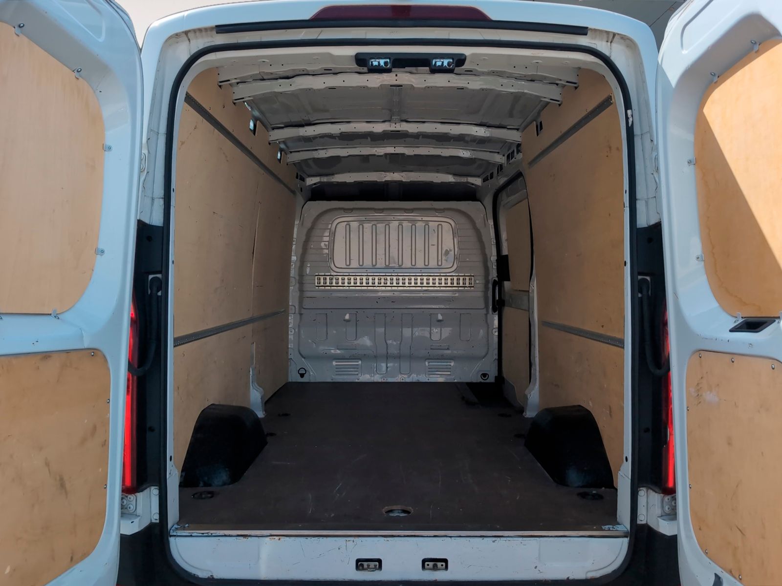 MAXUS eDeliver 9 L2H2 72 kWh - foto 14