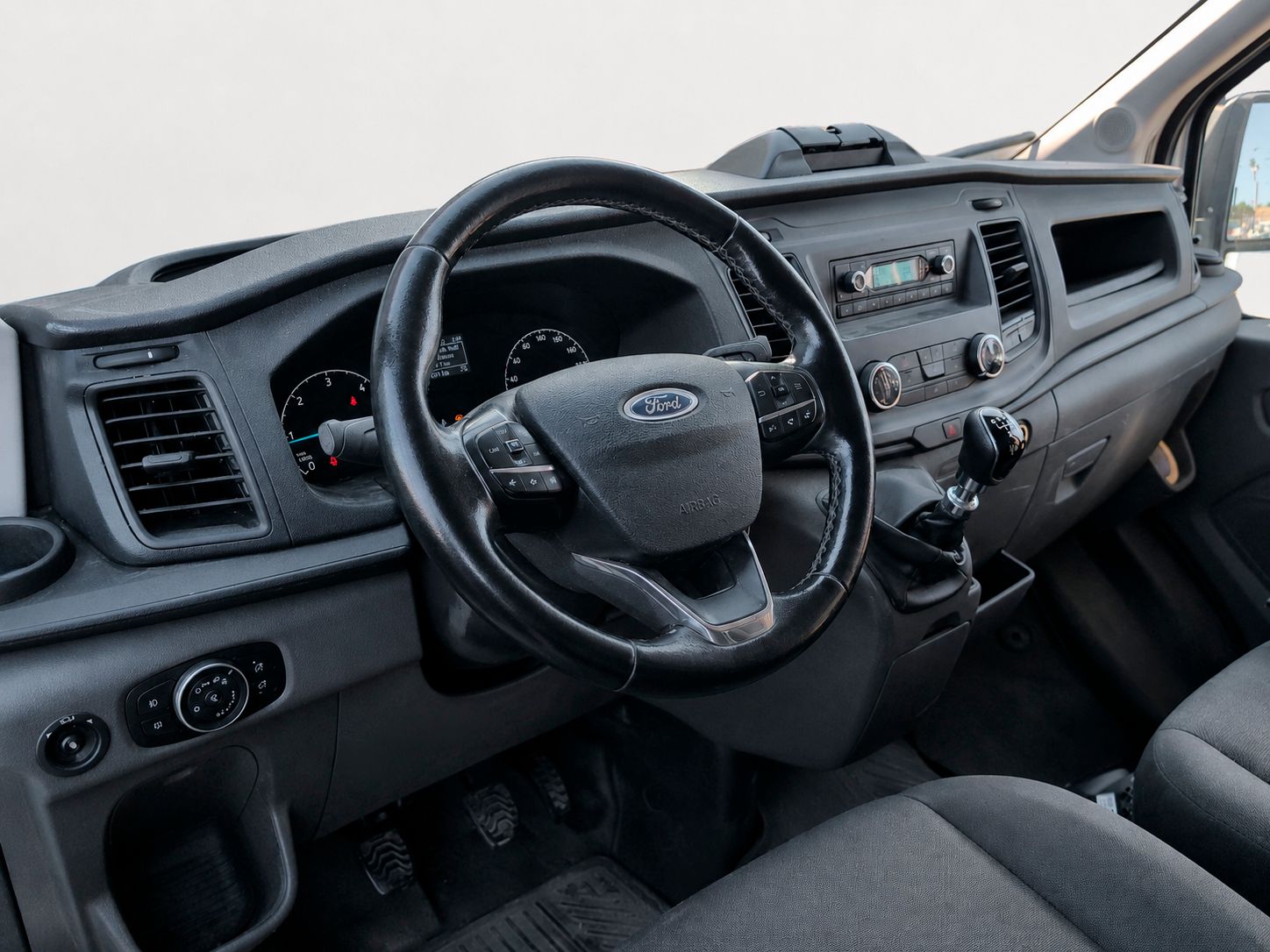 Ford Transit Chasis Cabina 350 L3 Ambiente Heavy Duty RWD - foto 9