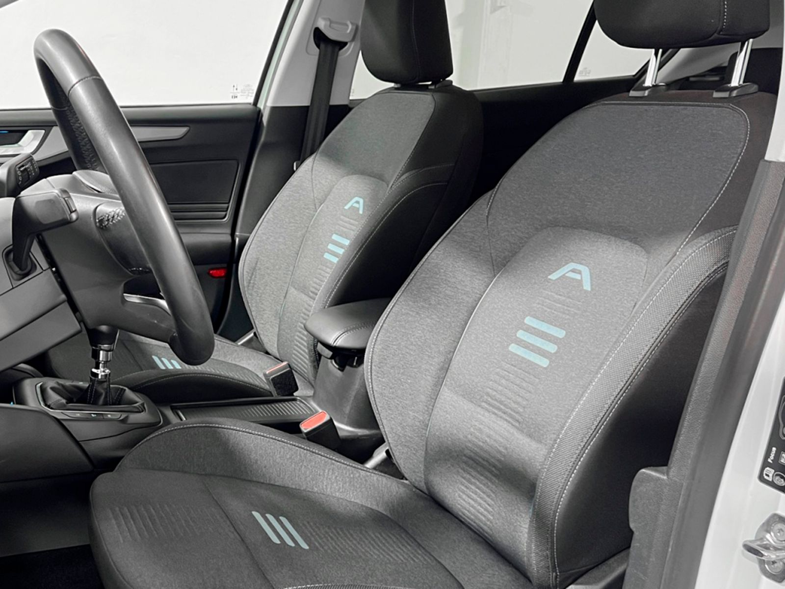 Ford Focus 1.0 EcoBoost MHEV Active - foto 22