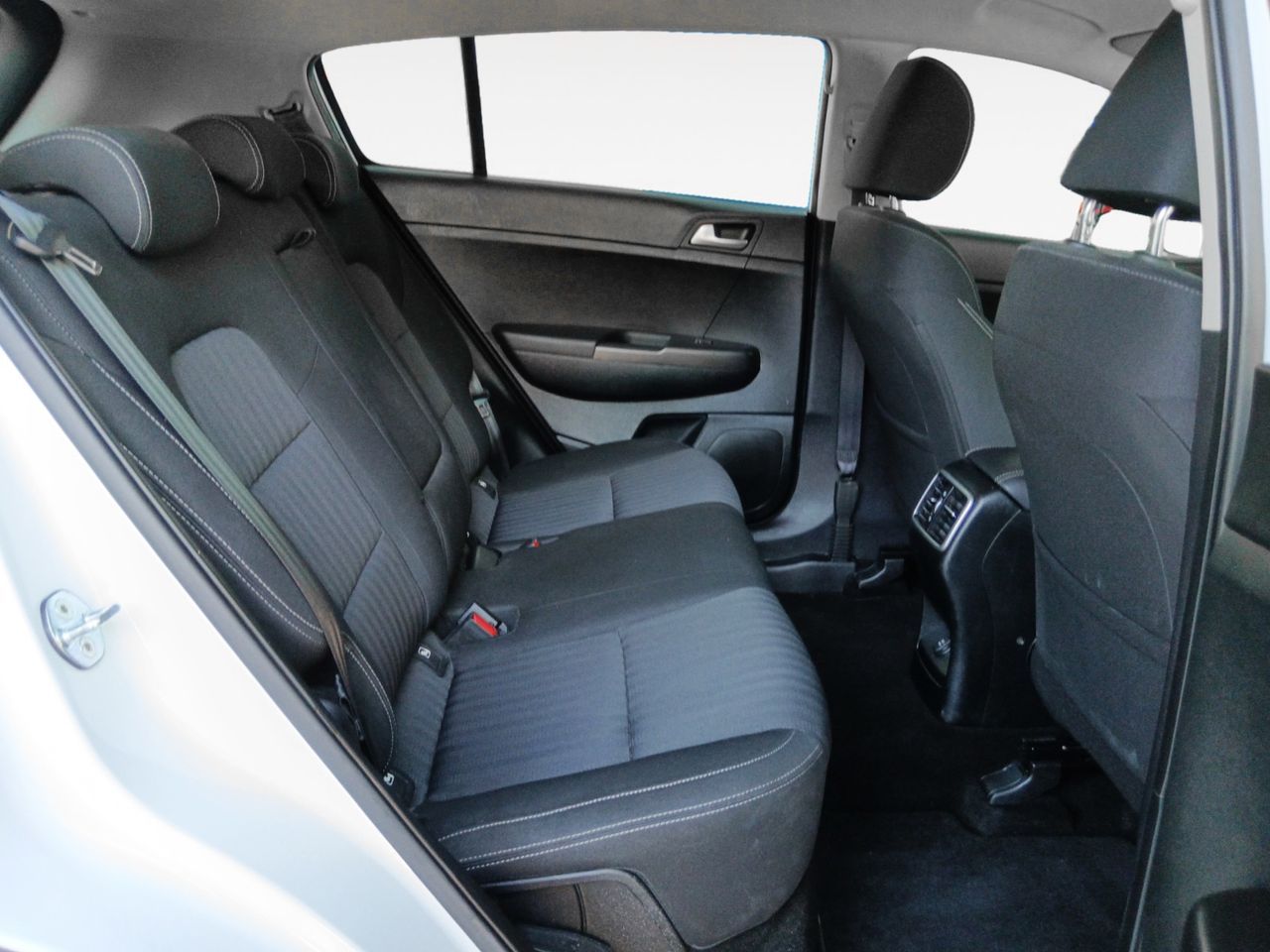 Kia Sportage 1.6 MHEV Business 4x4 - foto 12