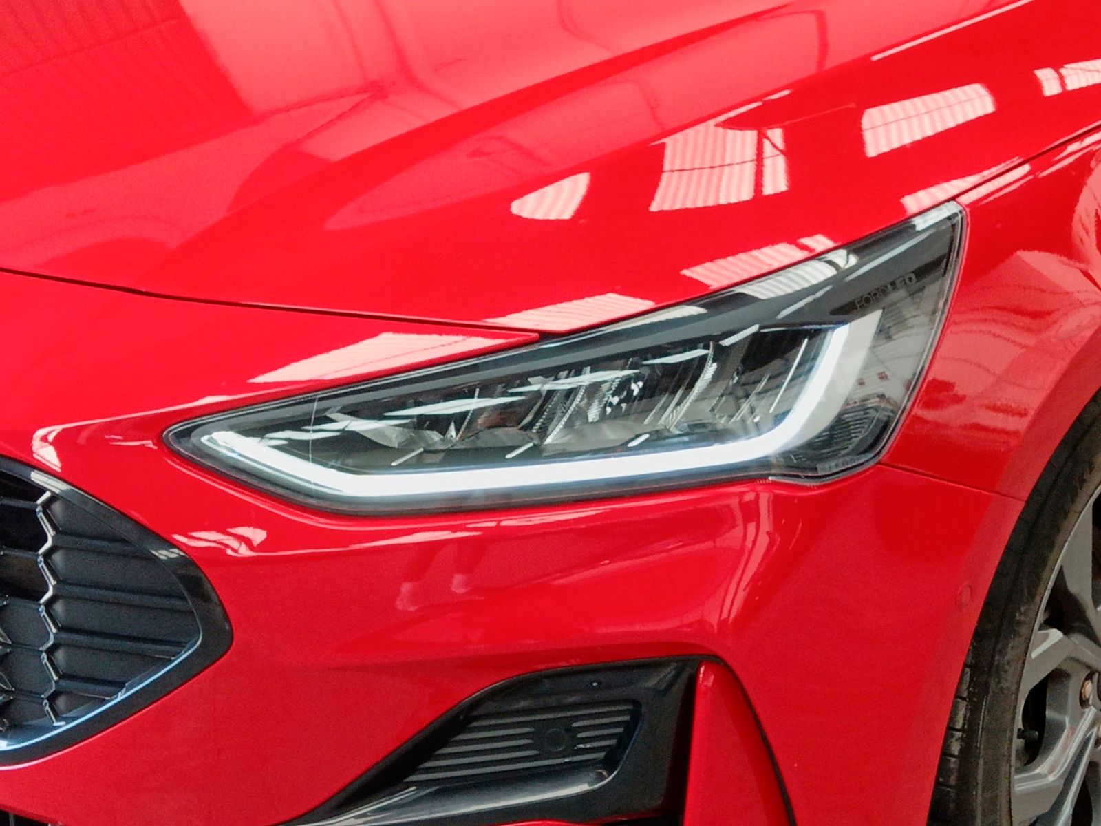 Ford Focus SportBreak 1.0 EcoBoost MHEV ST-Line - foto 24