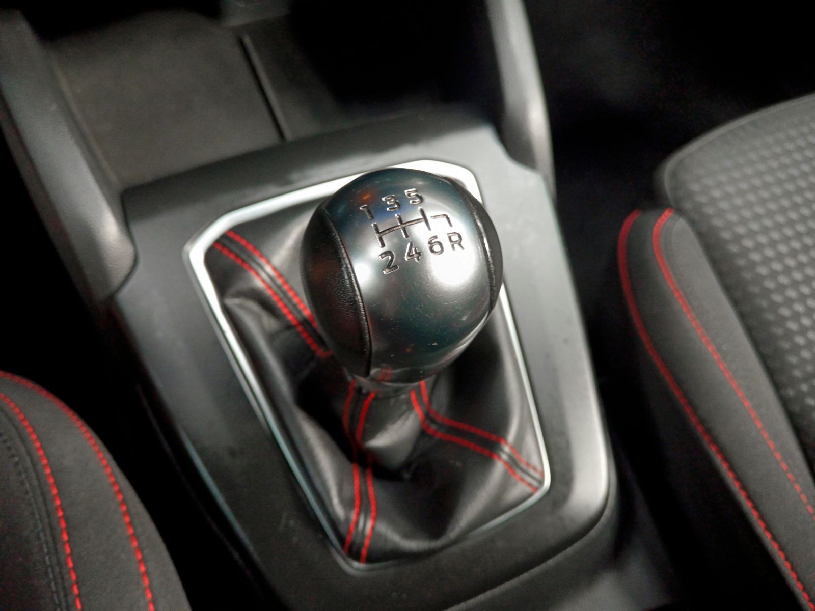 Ford Focus SportBreak 1.0 EcoBoost MHEV ST-Line - foto 15