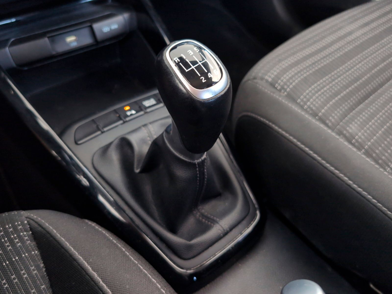 Kia Stonic 1.0 T-GDi MHEV Drive iMT - foto 15