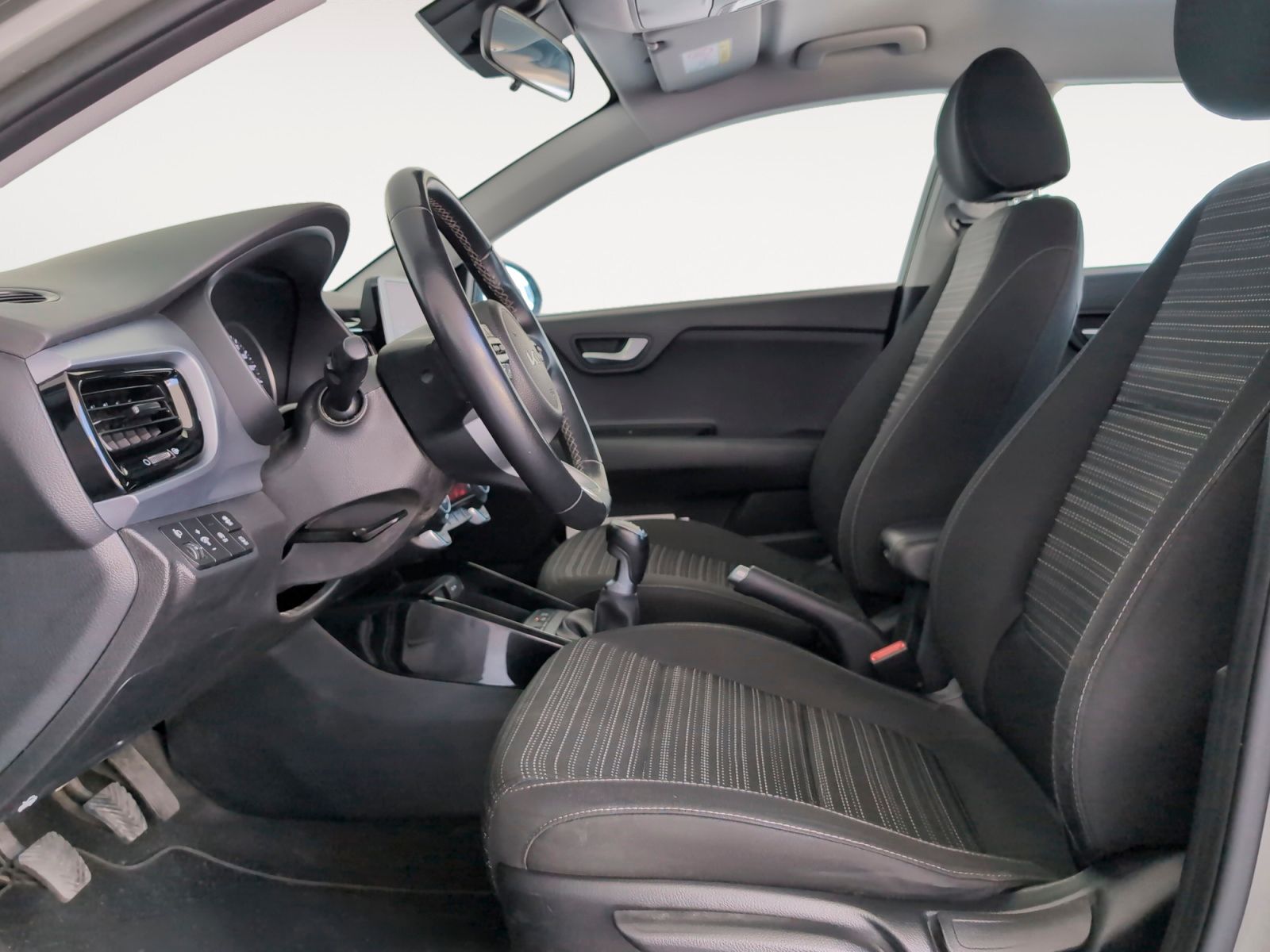 Kia Stonic 1.0 T-GDi MHEV Drive iMT - foto 11