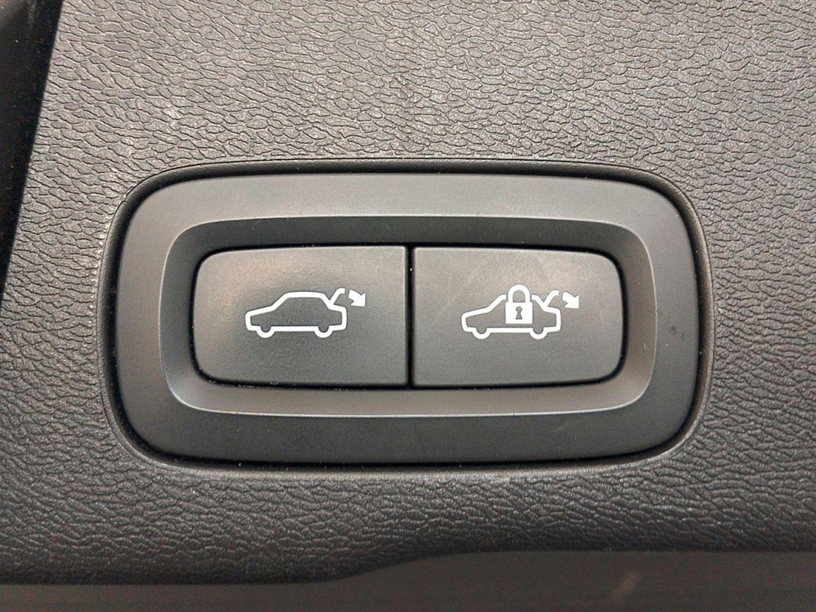 Volvo XC60 B4 D Momentum Pro - foto 16