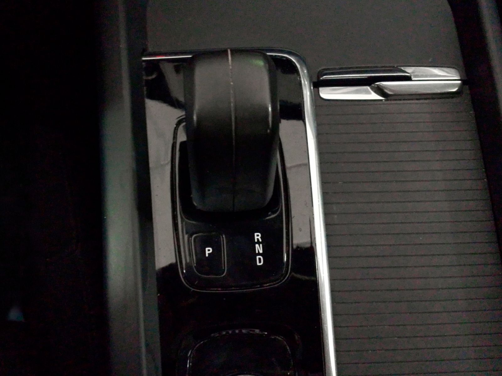 Volvo XC60 B4 D Momentum Pro - foto 17