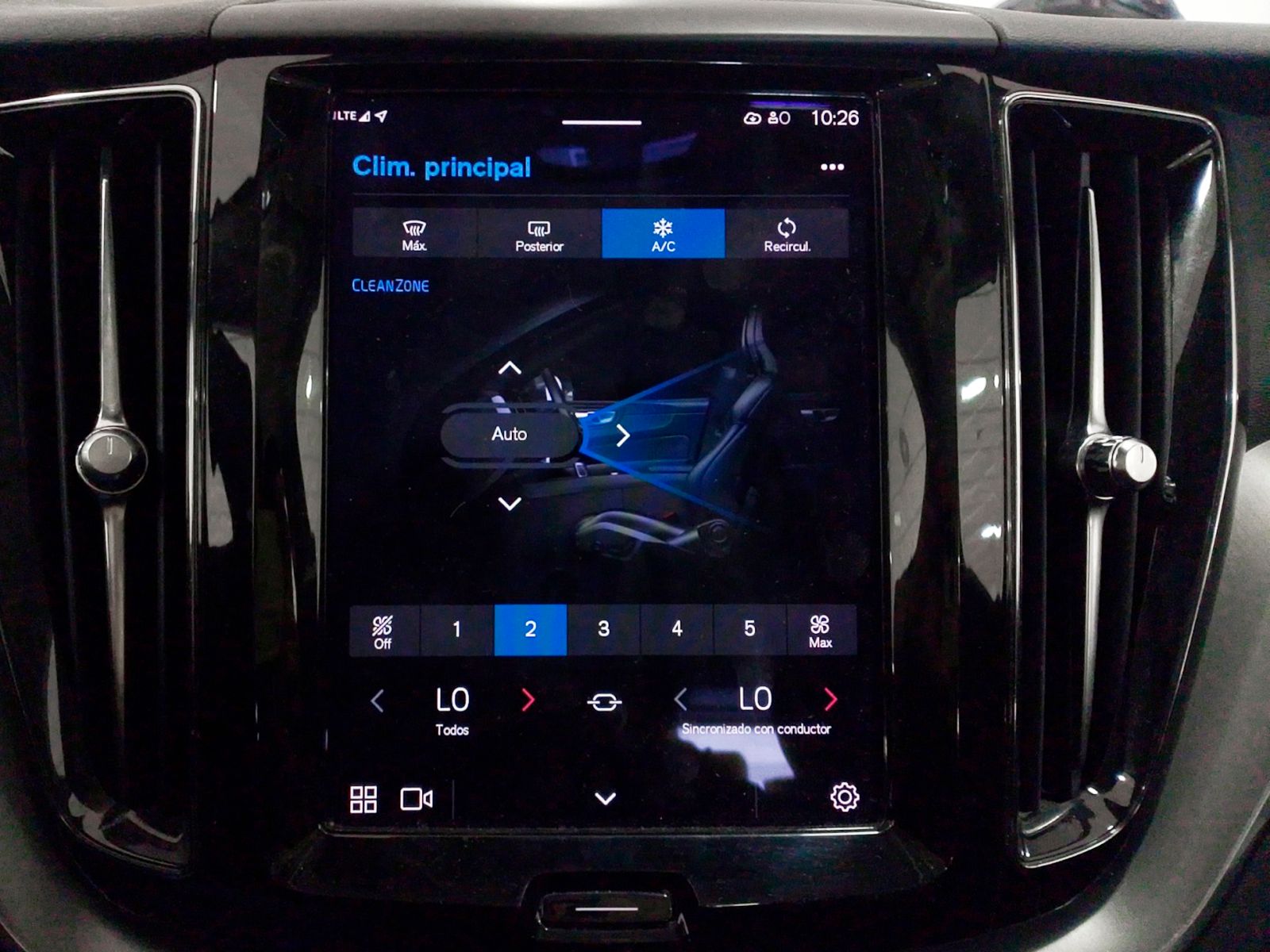 Volvo XC60 B4 D Momentum Pro - foto 24