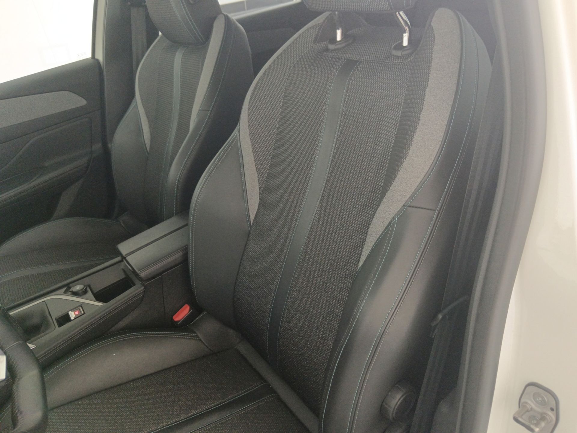 Peugeot 308 PureTech 130 Allure Pack - foto 24