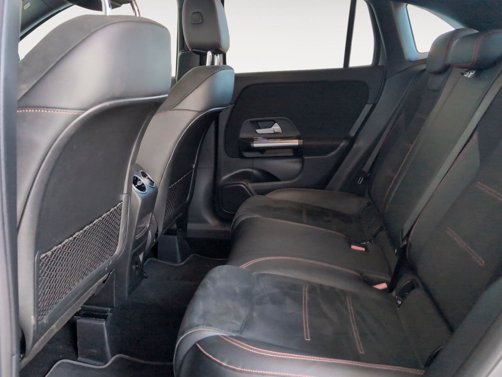 Mercedes-Benz GLA 250 e - foto 12