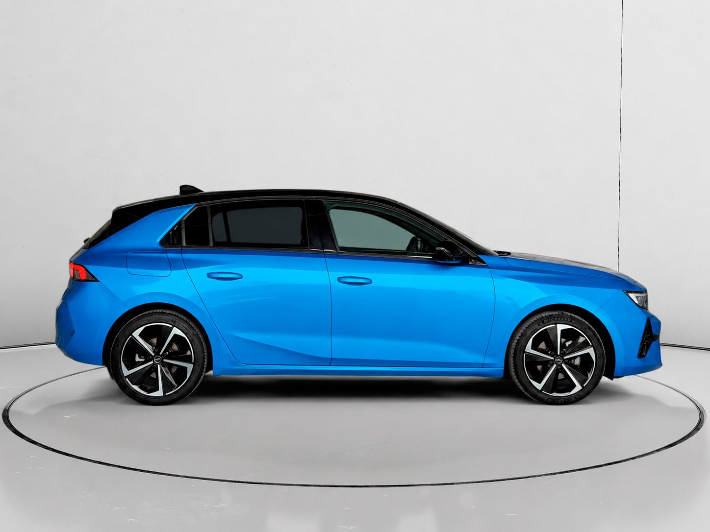 Opel Astra 1.2 Turbo XHT GS - foto 2