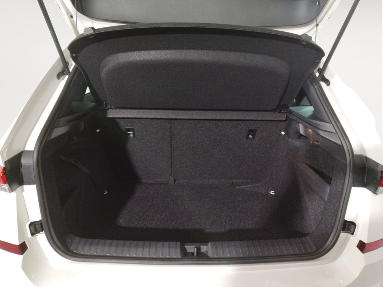 Škoda Kamiq 1.5 TSI Sport DSG - foto 11