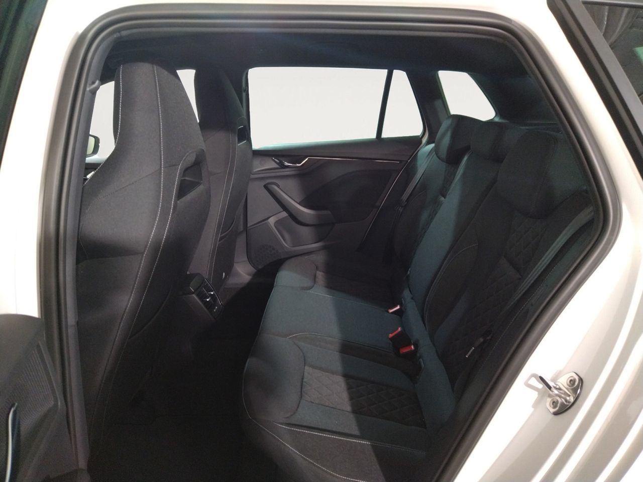 Škoda Kamiq 1.5 TSI Sport DSG - foto 8