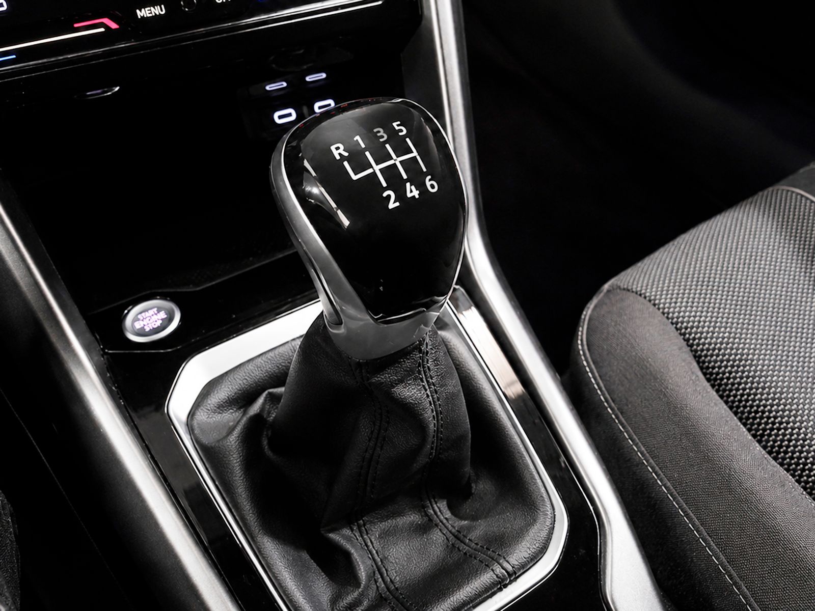 Volkswagen T-Roc Dark 1.0 TSI - foto 15