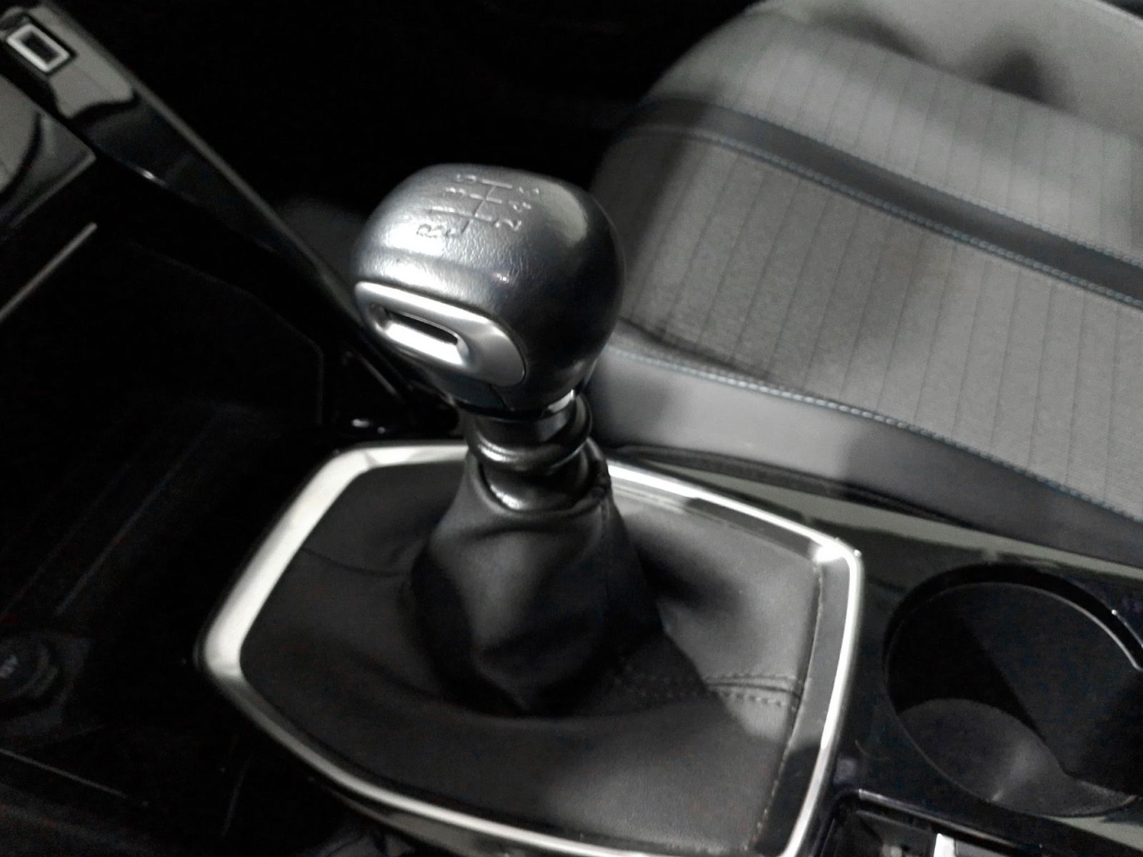 Peugeot 2008 BlueHDi 110 Allure - foto 15