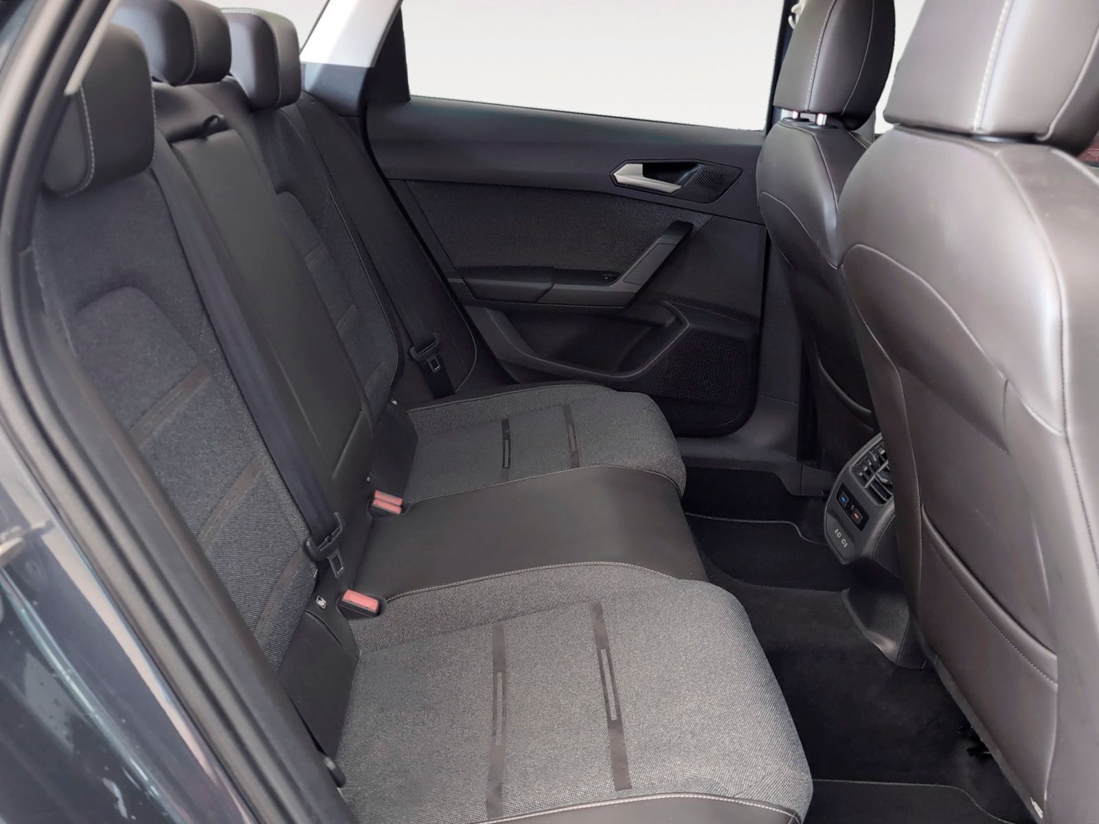 SEAT León 2.0 TDI Xcellence Go L DSG - foto 12