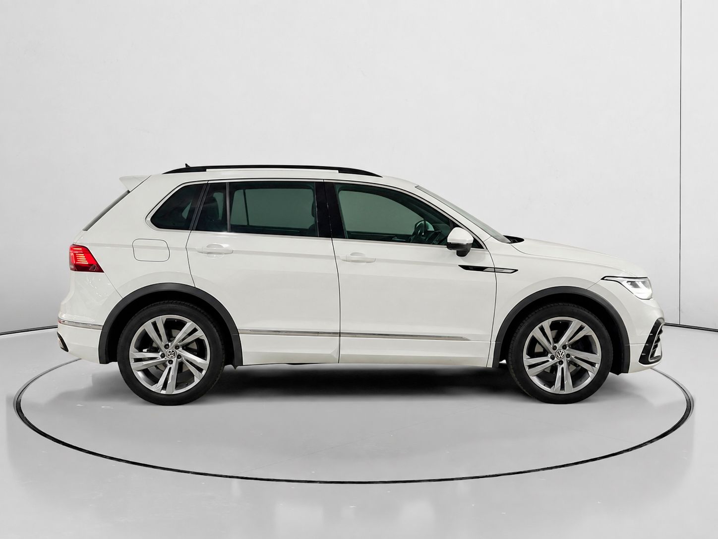 Volkswagen Tiguan R-Line 2.0 TDI DSG - foto 2